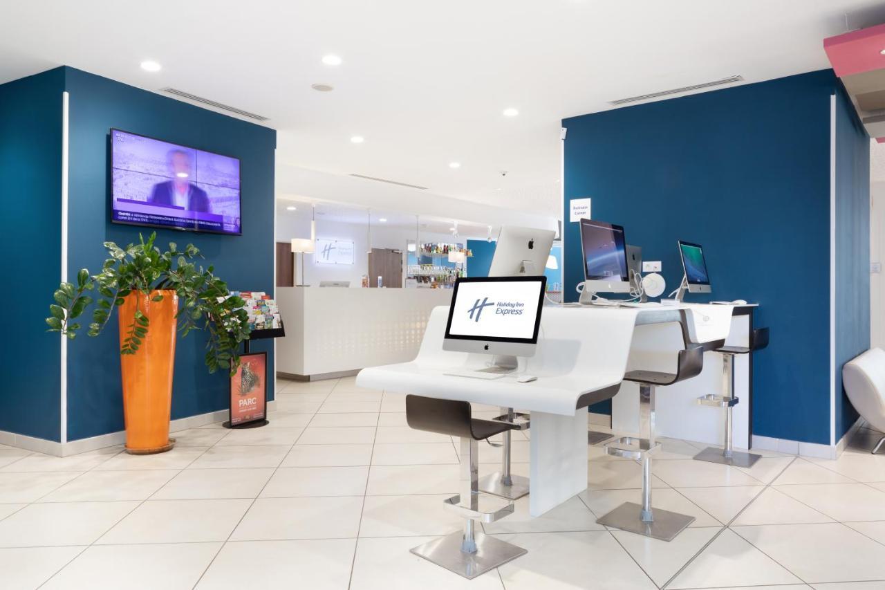 Express - Est By Ihg