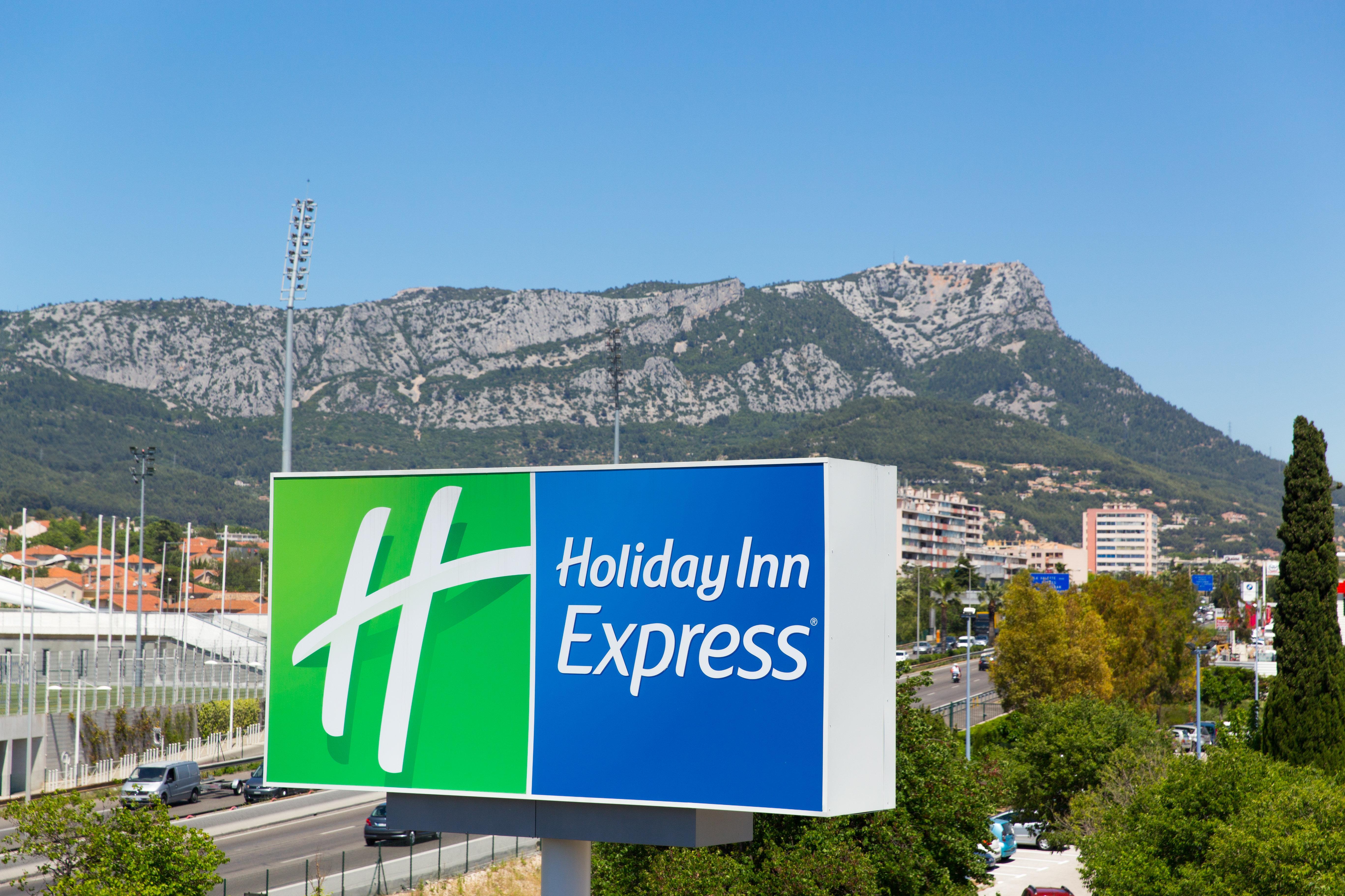 Express - Est By Ihg Hotel 3*