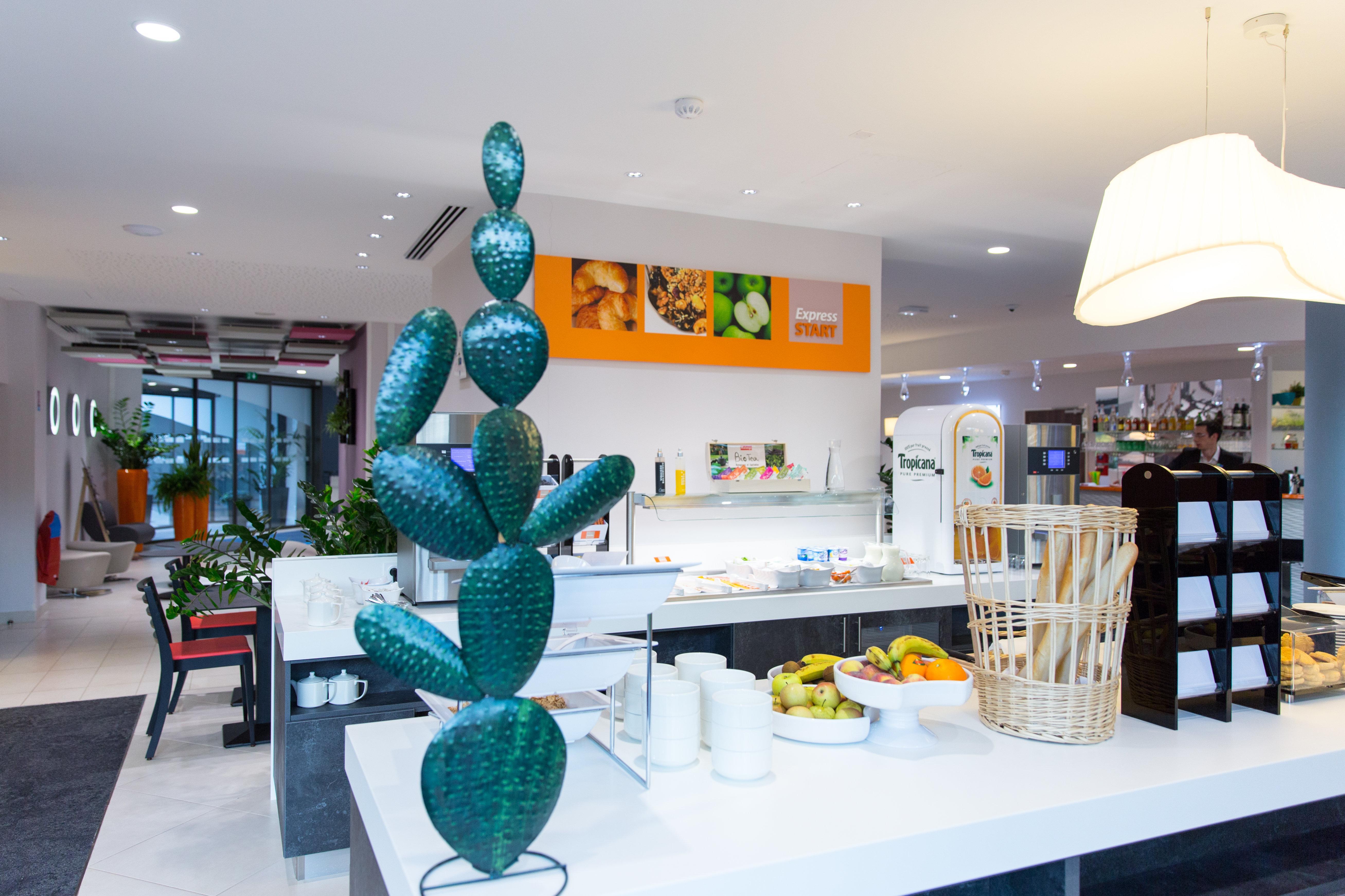 Express - Est By Ihg Hotel Tolone