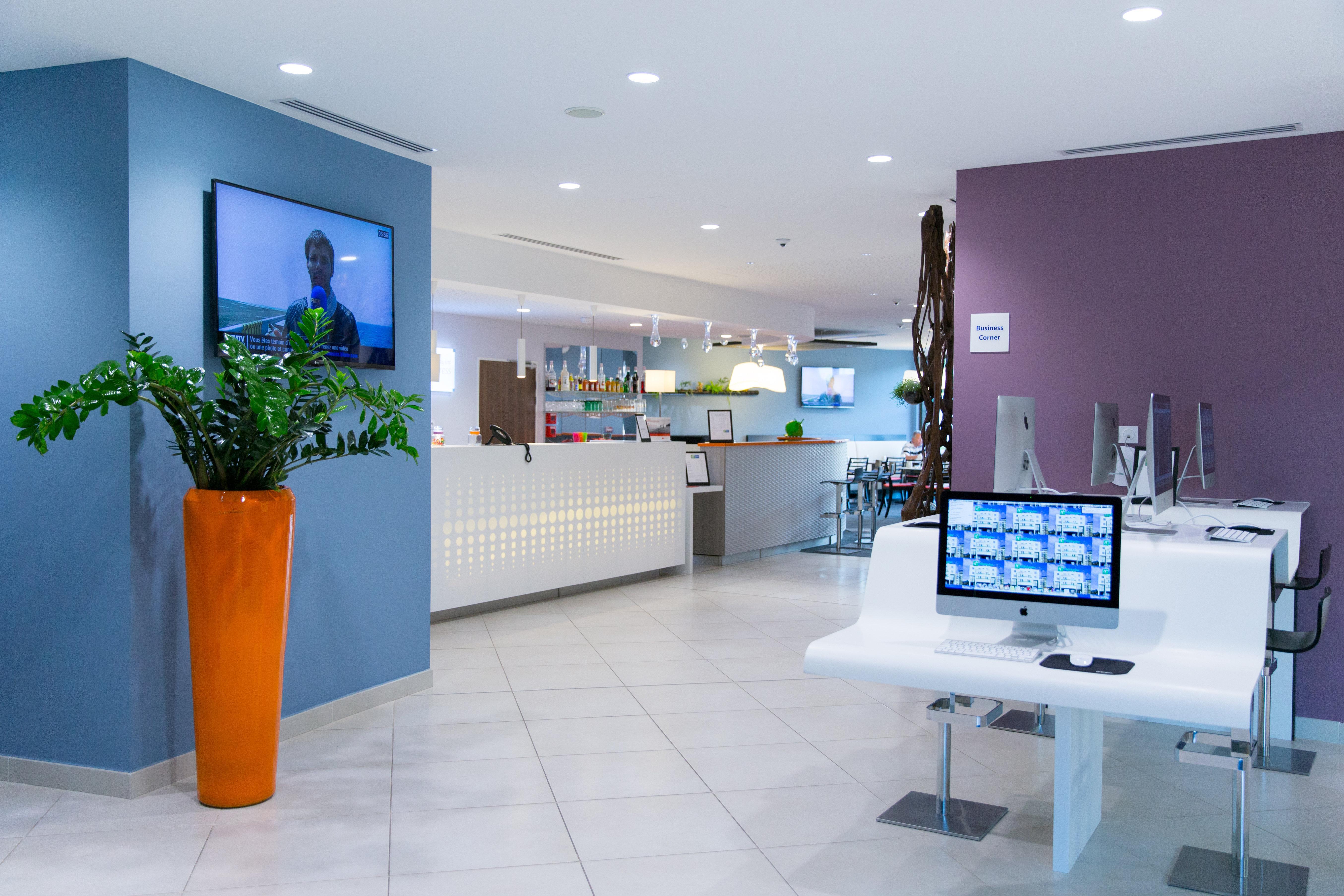 Express - Est By Ihg Hotel 3*