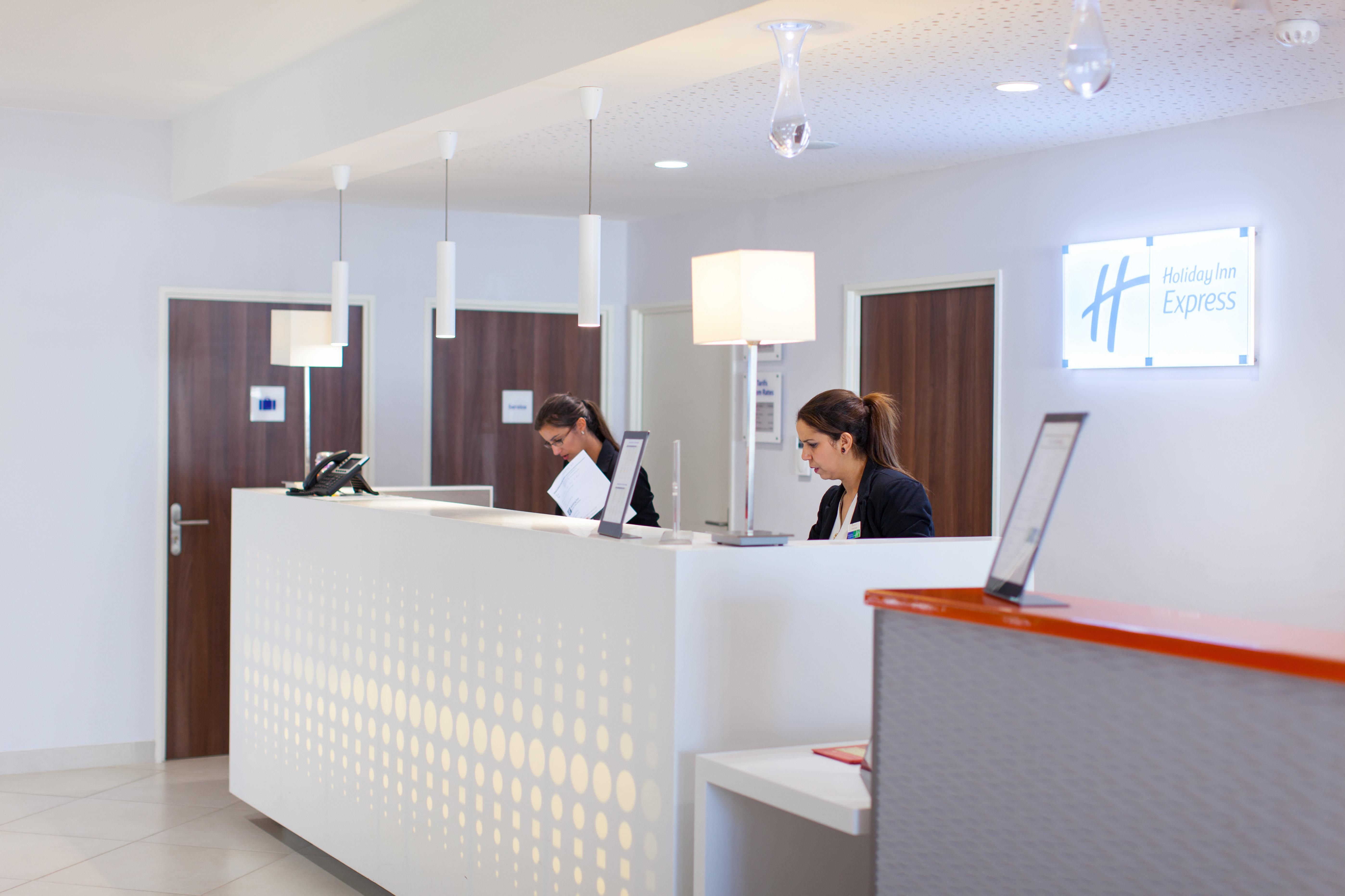Hotel Express - Est By Ihg