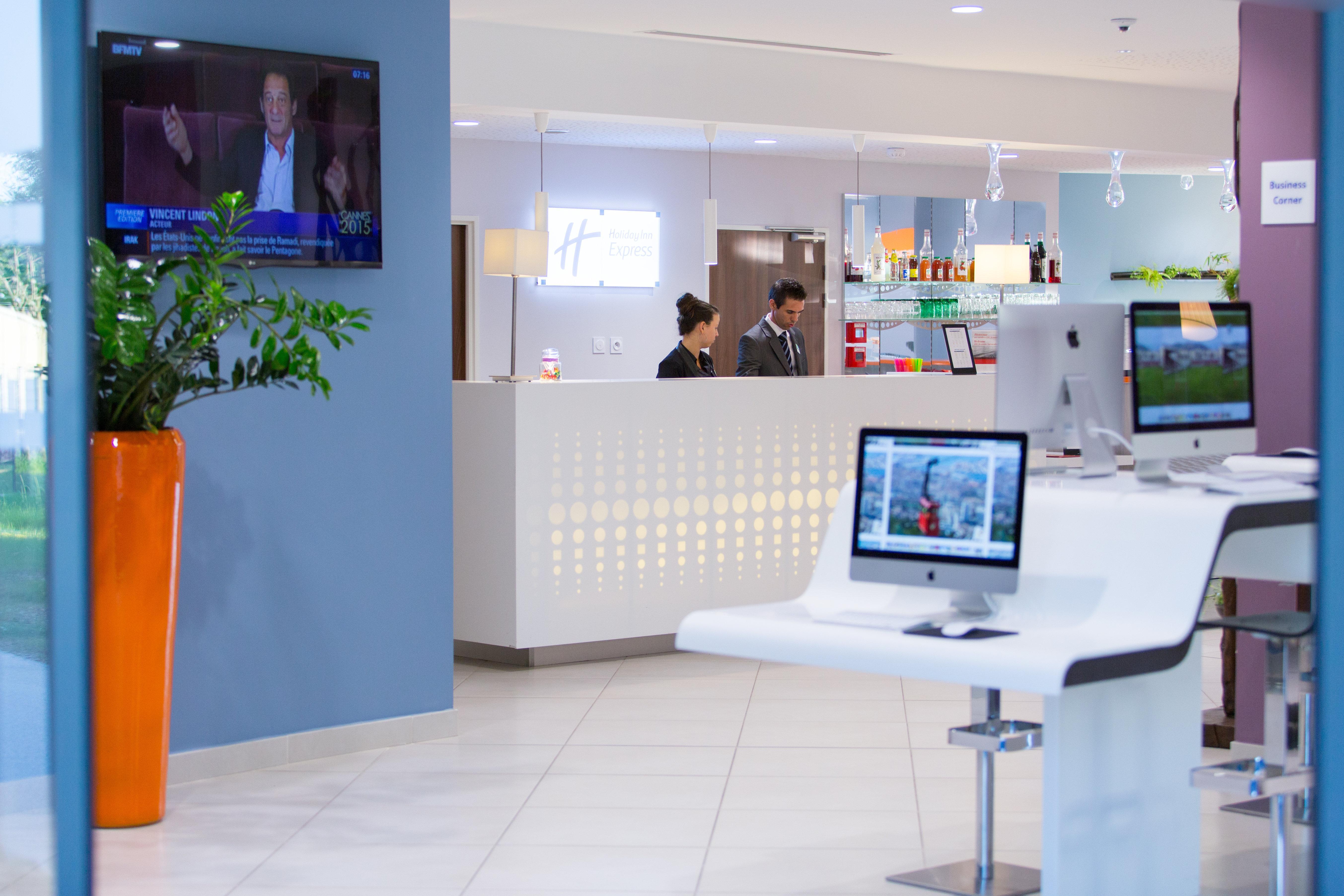 Express - Est By Ihg Hotel